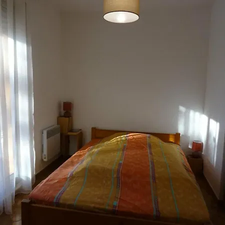 Appartement Hyères, 2 Pièces, 4 Personnes - Fr-1-335-143 *