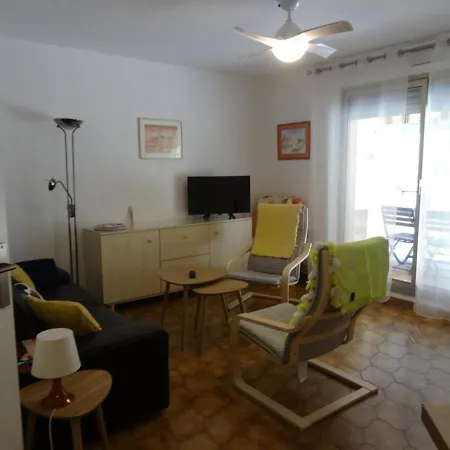 Appartement Hyères, 2 Pièces, 4 Personnes - Fr-1-335-143